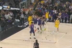 弄啥嘞！艾頓滑翔空籃沒進 自己抱頭非常懊惱！