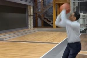 看過Shams打球嗎？這標(biāo)準(zhǔn)的投籃動(dòng)作感覺可以吊打不少吧友！