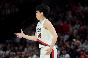 隊記：如果楊瀚森繼續(xù)發(fā)揮出色 球隊會為他設(shè)計更多戰(zhàn)術(shù)