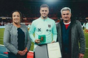 官方：萊比錫中場(chǎng)鮑姆加特納助力烏干達(dá)教育慈善，獲公平競(jìng)賽獎(jiǎng)