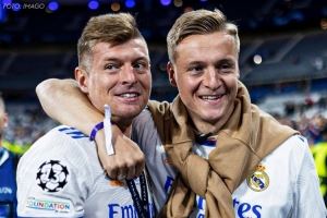 德天空：克羅斯兄弟注冊(cè)成為紐卡會(huì)員，俱樂部贈(zèng)送主場球衣