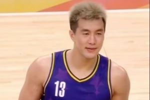 郭艾倫聚星名人賽狂砍43分率隊贏球 獲得個人首個MVP獎杯