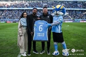 致敬功勛外援！大連英博為羅伯森辦退役儀式