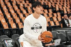 周琦：凡博從訓(xùn)練營(yíng)合同往上走 比選秀難很多 優(yōu)劣勢(shì)很快暴露出來(lái)