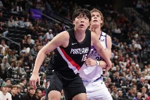 楊瀚森：季前賽和聯(lián)盟里的中鋒對位了 感受到了與夏季聯(lián)賽的區(qū)別