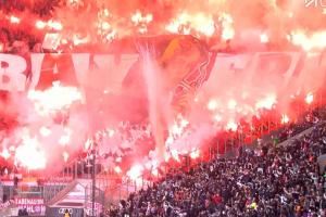 ??震撼！拜仁遠征球迷賽前亮出TIFO，并燃放煙花點燃看臺