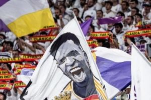 維尼修斯社媒曬照預(yù)熱國家德比：我們明天見，享受比賽吧！