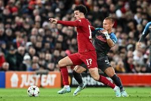 斯洛特：瓊斯的傷情等待確認(rèn)，他要求被換下但能自己走下場