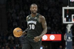 主場(chǎng)用了全新燈光布置！蘭德?tīng)枺哼@讓我想起在斯臺(tái)普斯的歲月