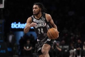 主攻手！卡梅隆-托馬斯半場(chǎng)13中6砍最高21分 罰球7中7