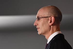 相比殺伐果斷的斯特恩 蕭華略顯柔和 這次他能帶聯(lián)盟度過危機(jī)嗎？