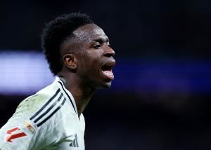 莫倫特斯批維尼修斯換下態(tài)度：既不尊重主帥，也不尊重被換的隊友