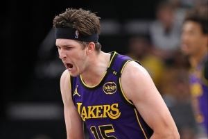 范德比爾特：里夫斯會(huì)迎接每一個(gè)挑戰(zhàn) 兩場(chǎng)比賽90多分太瘋狂了