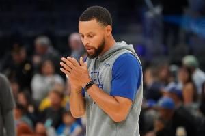 庫(kù)里：這賽程簡(jiǎn)直瘋狂&堪稱史上最魔幻的開(kāi)局 脖子被抓沒(méi)啥感覺(jué)