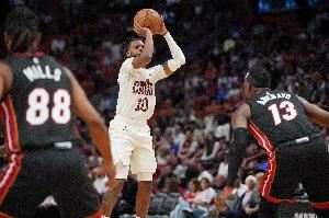 韋爾：阿德巴約總是提醒我有身高優(yōu)勢 他幫助我很多