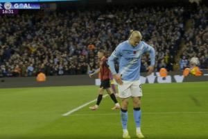 1米95高佬！哈蘭德高速單刀后上演機(jī)器人慶祝??