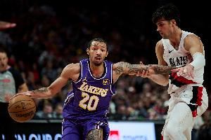 砍下25分6助！小尼克-史密斯談半場嘔吐：只是一點(diǎn)小狀況 我沒事