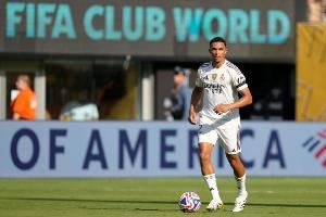 舒梅切爾：阿諾德應(yīng)當(dāng)作英雄歡迎歸來，卡拉格：球迷有權(quán)表達憤怒