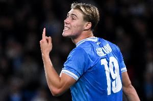 這哥倆??霍伊倫、麥克托米奈先后失良機，那不勒斯0-0悶平法鷹