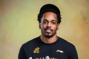 媒體人：巴里·布朗今晚抵達(dá)中國(guó) 雷瓊·塔克也將于本周末前抵達(dá)