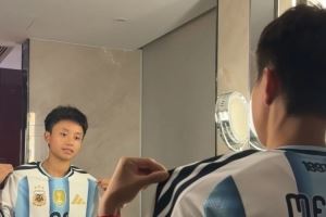 球王的小迷妹??張琳艷社媒曬照，上身最新款阿根廷梅西10號(hào)球衣