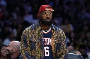 Shams：詹姆斯不會(huì)隨隊(duì)出征接下來的5連客 可能去G聯(lián)盟訓(xùn)練！