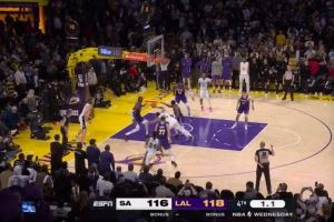 馬刺湖人裁判報告：馬刺最后0.4秒誤獲球權(quán) 球是凱爾登碰出底線的