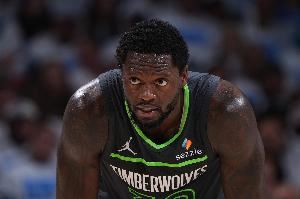 三雙到手！蘭德爾三節(jié)12中6拿到19分10板12助 但也有7失誤