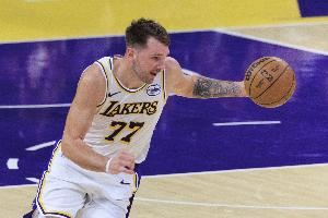 帕森斯：在保持頂級(jí)進(jìn)攻的同時(shí) 東契奇展現(xiàn)了自己在防守端的蛻變