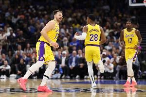 神仙打架！八村塁與東契奇互飆中場三分 雙方鏖戰(zhàn)3局盧卡“絕殺”