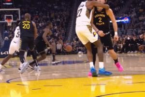 這動(dòng)作有點(diǎn)大！以賽亞-杰克遜鎖喉摟倒波杰姆 被追加一級(jí)惡意