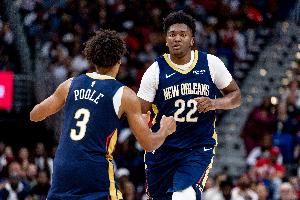 給你打出名堂了！鵜鶘13號秀奎因突破對抗上籃再打成2+1！