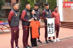 中國之隊(duì)公益進(jìn)校園，黃博文、于大寶、張璦暉與學(xué)生們同場(chǎng)競(jìng)技