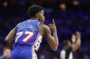 狀態(tài)復(fù)蘇！埃奇庫(kù)姆15中6&4記三分拿到18分7板3助1斷