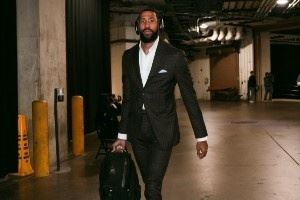 【今日NBA球員穿搭】坦普爾依舊西裝筆挺 卡爾克布倫納像球童