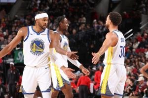 穆迪本場(chǎng)32分4板3斷&進(jìn)8記三分&真實(shí)命中率88% 勇士除庫(kù)里外首人