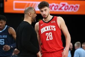 申京：我知道自己若還像上半場(chǎng)那樣打球 烏度卡就該帶我看錄像了