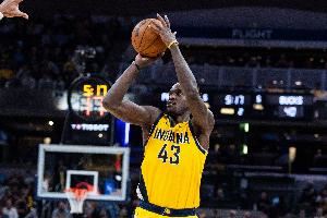 針鋒相對(duì)！西亞卡姆首節(jié)三分3中2得到8分2板 鄧羅三分5中3拿9分