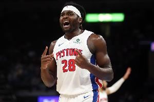 手舞足蹈！斯圖爾特強(qiáng)攻打進(jìn)加罰 和隊(duì)友激情慶祝