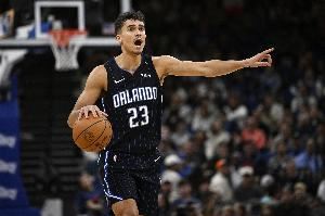 內(nèi)外開花！席爾瓦13中6貢獻(xiàn)15分4板 三分7中3