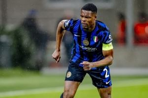 米體：鄧弗里斯可能因傷錯過米蘭德比 澤林斯基有望復(fù)出首發(fā)