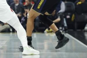 庫里比賽穿李寧！這是他離開UA后首次在比賽中穿的非UA鞋！