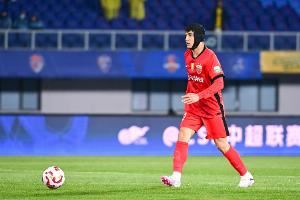 吾米提江：主教練總單獨帶我訓(xùn)練，希望以后在海港多拿幾個冠軍