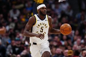 替補(bǔ)高效！賈雷斯·沃克5記三分拿到21分6板2助1斷