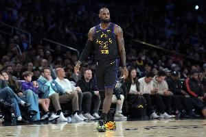 徐靜雨：詹姆斯不會(huì)愿意接受自己真正打不動(dòng) 這賽季就是最后一舞