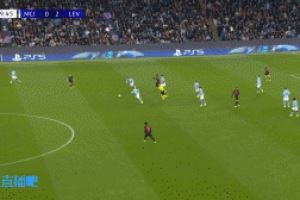 錯(cuò)失單刀！福登送出直塞，哈蘭德禁區(qū)內(nèi)單刀球射門(mén)被門(mén)將撲出