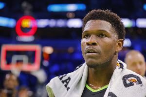 打客場(chǎng)來(lái)勁？愛(ài)德華茲本賽季在主場(chǎng)場(chǎng)均21.5分 在客場(chǎng)場(chǎng)均33.1分