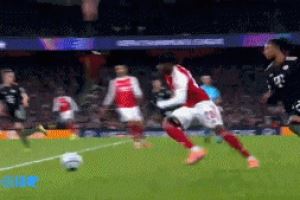 已有一張黃牌！于帕踩踏放倒馬杜埃凱，裁判未出牌