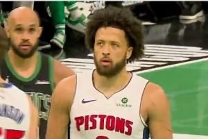 致命？活塞落后1分&手握球權 康寧漢姆持球被夾擊丟球失誤