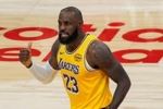 狀態(tài)來得早！詹姆斯首節(jié)5中3 得到6分2助攻0失誤